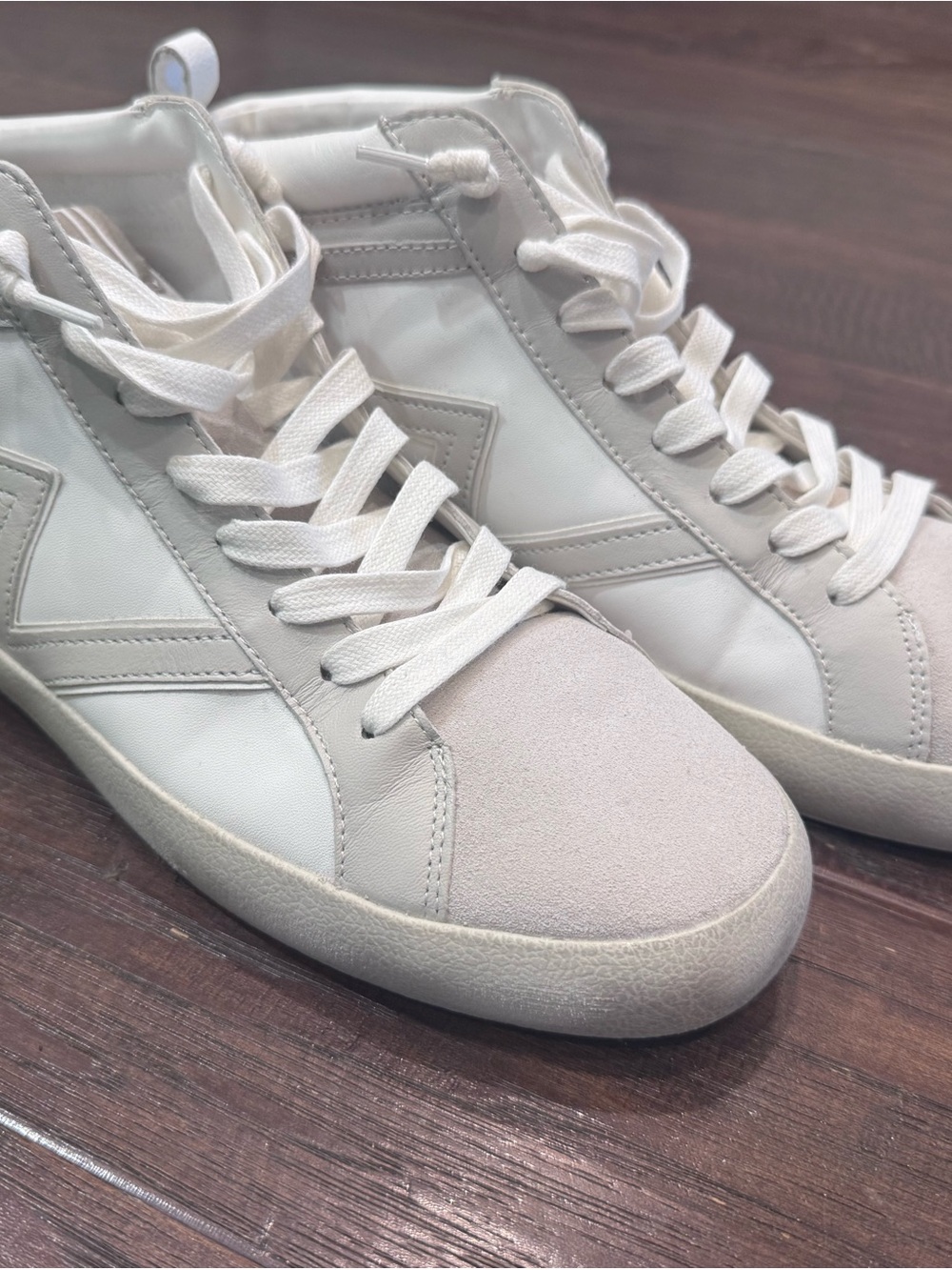 Gianni Bini women's White High-Top Casual Sneakers